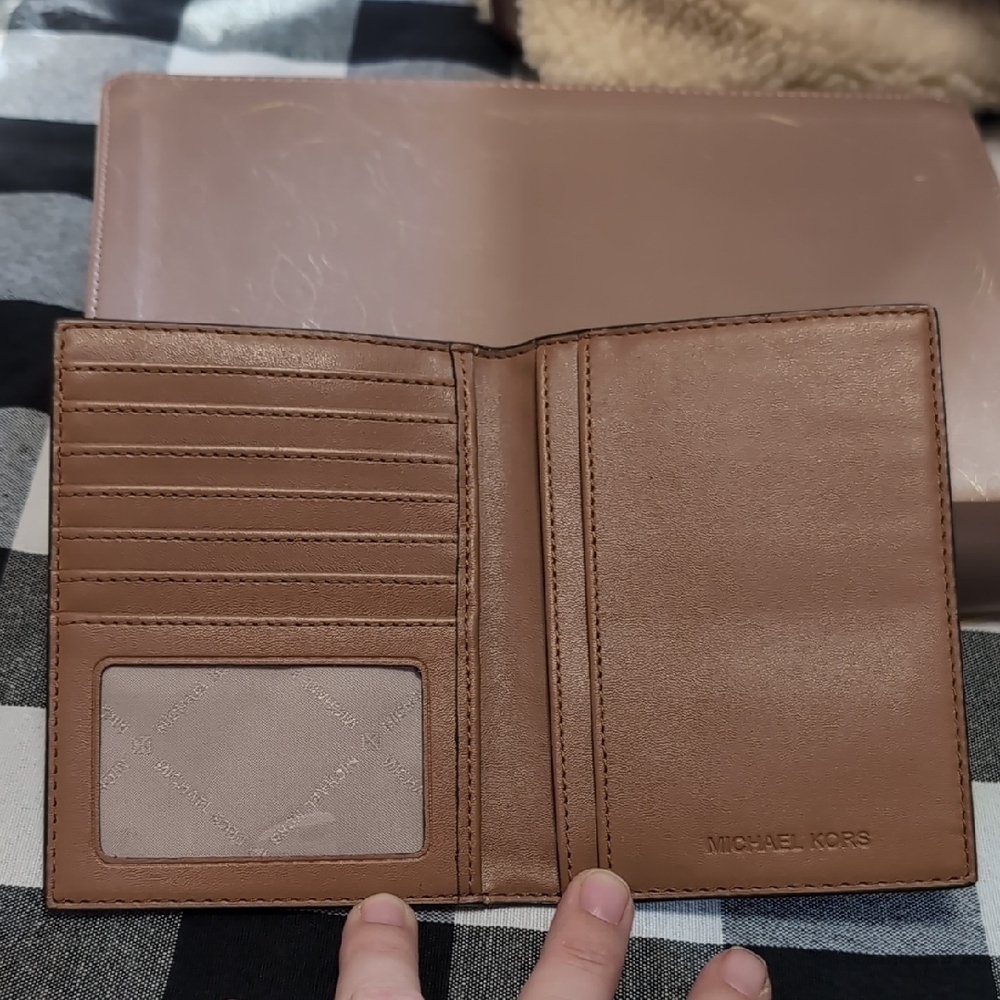 Michael Kors Brown Monogram Card Holder - Picture 3 of 9